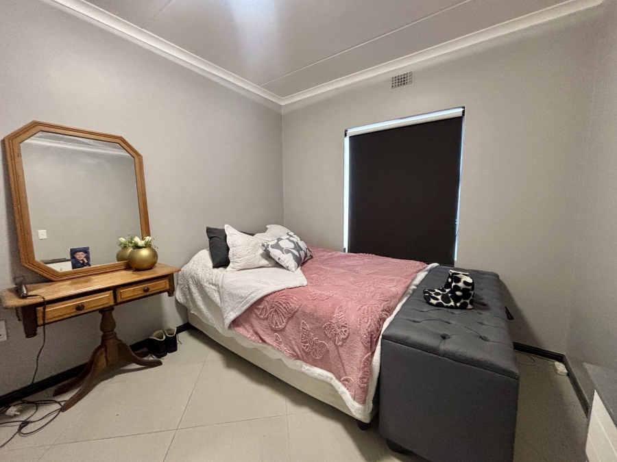 To Let 2 Bedroom Property for Rent in Buh Rein Estate Western Cape